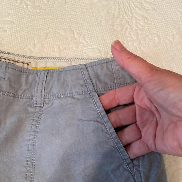 Old Navy Perfect 3.5” Shorts Gray Pockets Cotton Spandex Sexy EUC Split Side Hem - Picture 4 of 6